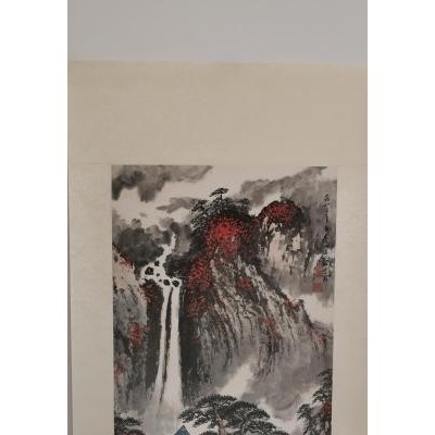 魏紫熙 山水精品 68乘41 设色 纸本 镜心 作者介绍： 魏紫熙（1915—2002）江苏国画院著名山水画家。河南艺术师范学院毕业。建国后，历任江苏省国画院画师、徐州市国画院名誉院长、中国美协第三届