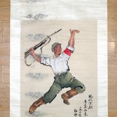 现代“海上画派”连环画大师◆颜梅华《1970年手绘文革题材人物画京剧样板戏●奇袭白虎团》双色绫旧裱立轴◆手绘名人旧字画◆