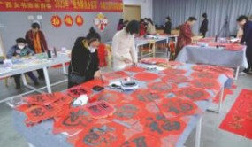 巾帼书画家绘制400多幅作品 以笔墨为村民送上新春祝福